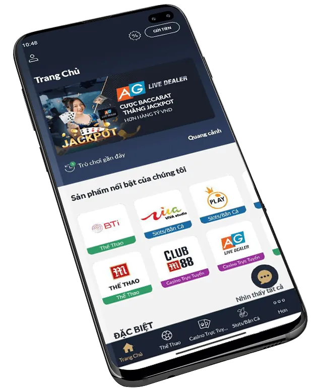 Người chơi trải nghiệm game nổ hũ trên di động tại OKVIP